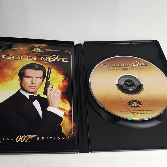 The James Bond 007 DVD Special Edition Collection (8 DVDS) - Picture 11 of 16